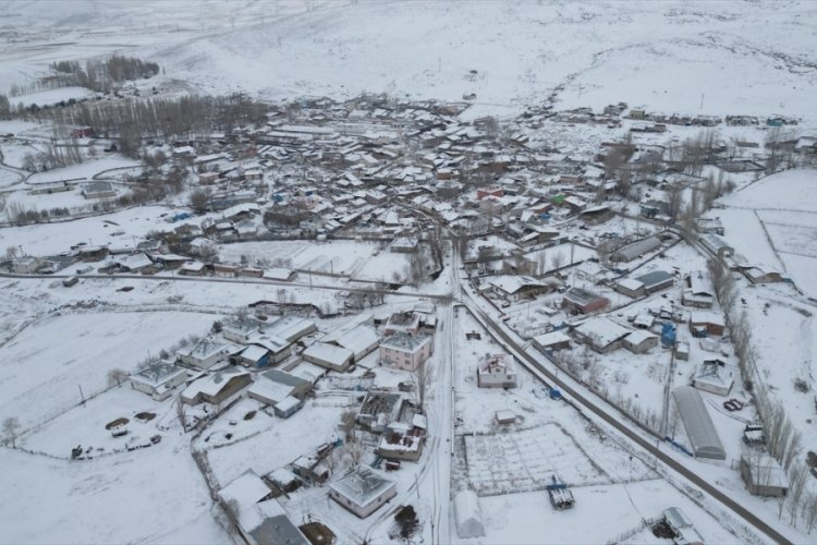 Erzurum'un kırsal mahallelerinde kışın yaşam zorlu ge&ccedil;iyor