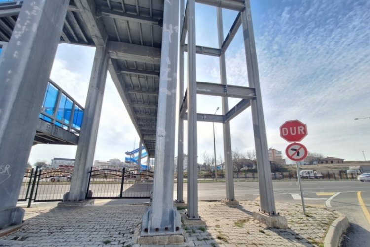 Ankara'da kazada &ouml;len 3 kişi, asans&ouml;r olmadığı i&ccedil;in &uuml;st ge&ccedil;idi kullanamadı!