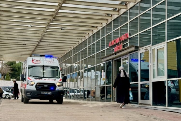 Kocaeli'de kafasına y&uuml;k asans&ouml;r&uuml; d&uuml;şen iş&ccedil;i yaralandı