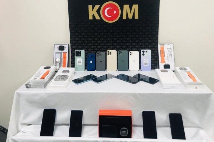 D&uuml;zce'de polisten ka&ccedil;ak cep telefonu operasyonu