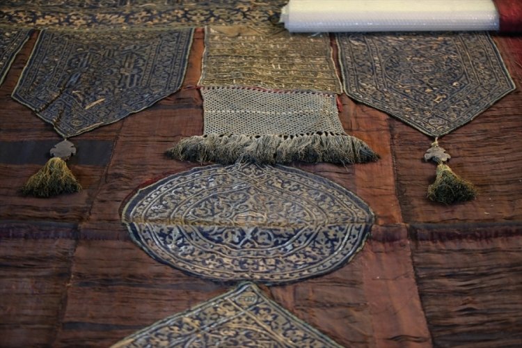 Bursa Ulu Cami'deki Kabe &ouml;rt&uuml;s&uuml;n&uuml;n bakımı tamamlandı