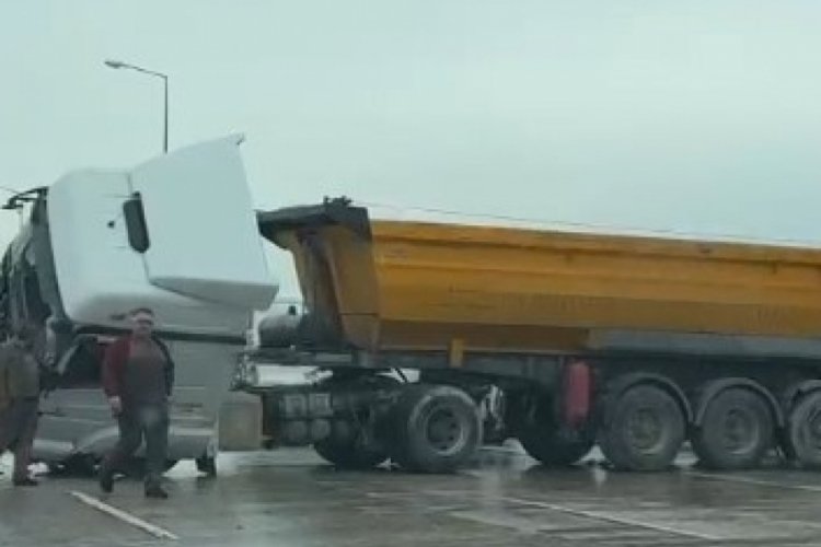 Mersin'de kamyon kazası! 1 &ouml;l&uuml;, 1 yaralı