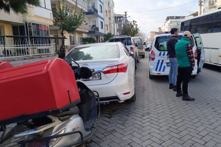 Manisa'da motokuryenin &ccedil;arptığı 2 &ccedil;ocuk yaralandı