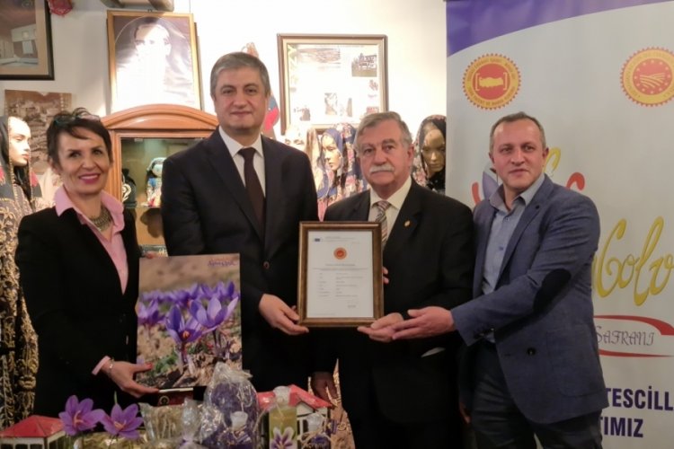 Safranbolu safranı tescil belgesi Vali Yavuz'a teslim edildi