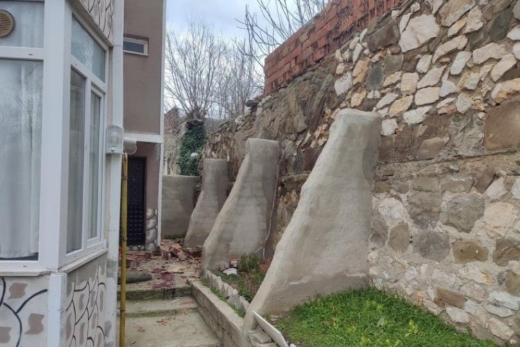 Edirne'de &uuml;zerine duvar d&uuml;şen gen&ccedil; kadın hayatını kaybetti