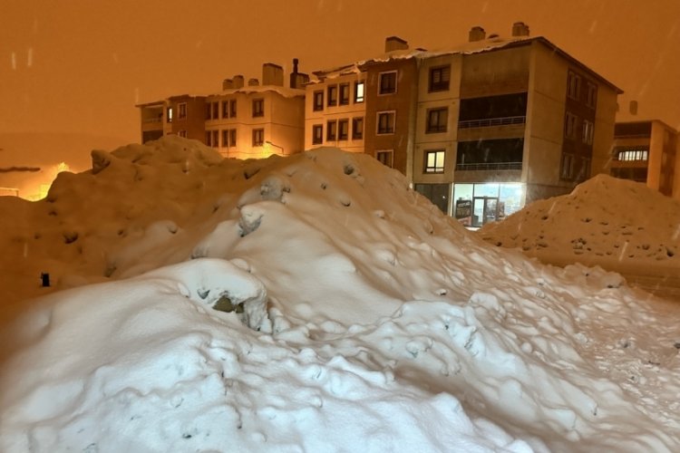 Hakkari Y&uuml;ksekova'da kar yağışı başladı
