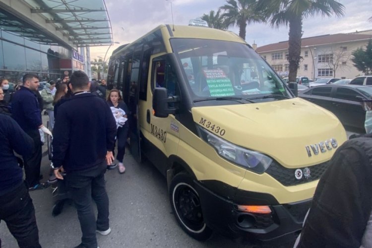 İstanbul'da hamile kadın minib&uuml;ste doğum yaptı!