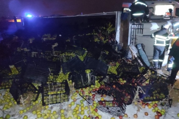 Konya'da kamyon devrildi: 1 yaralı