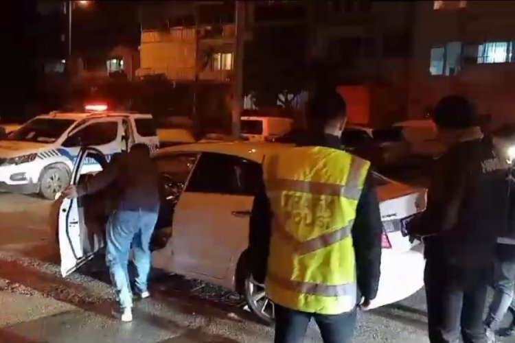 Bursa'da &ccedil;ok sayıda polisin katılımıyla Gemlik'te huzur operasyonu