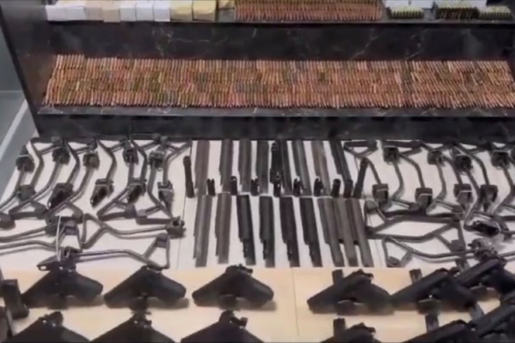 Şırnak'ta bir işyerinde &ccedil;ok sayıda silah ve m&uuml;himmat ele ge&ccedil;irildi