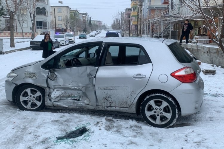 Karaman'da tavuk pişirme makinesine &ccedil;arptı: 1 yaralı