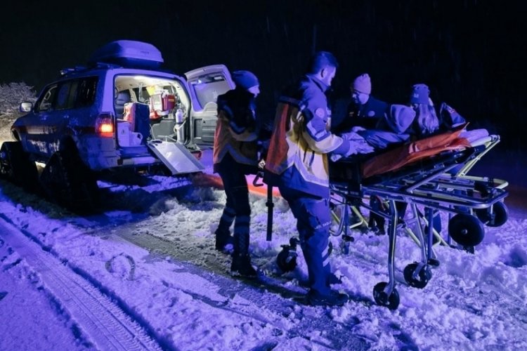 Bolu'da paletli ambulans ile 72 yaşındaki hastaya ulaştılar