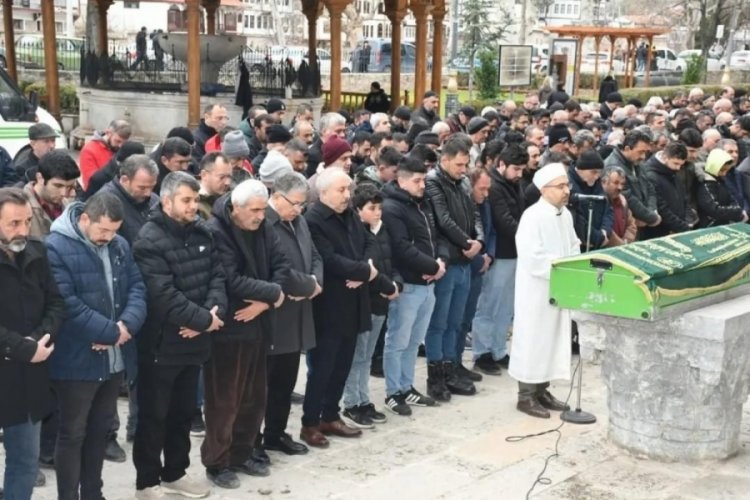 Samsun'da aydınlatma direğine &ccedil;arpan otomobil hurdaya d&ouml;nd&uuml;! S&uuml;r&uuml;c&uuml; hayatını kaybetti