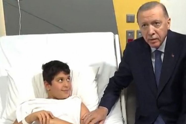 Cumhurbaşkanı Erdoğan, İzmir Şehir Hastanesi'nde &ccedil;ocukları ziyaret etti