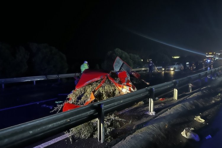 Manisa'da zincirleme feci kazada 2 kişi &ouml;ld&uuml;