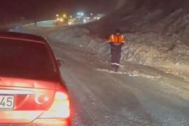 Erzurum-Bayburt Karayolu Aşkale il&ccedil;esi yakınlarında karayoluna &ccedil;ığ d&uuml;şt&uuml;