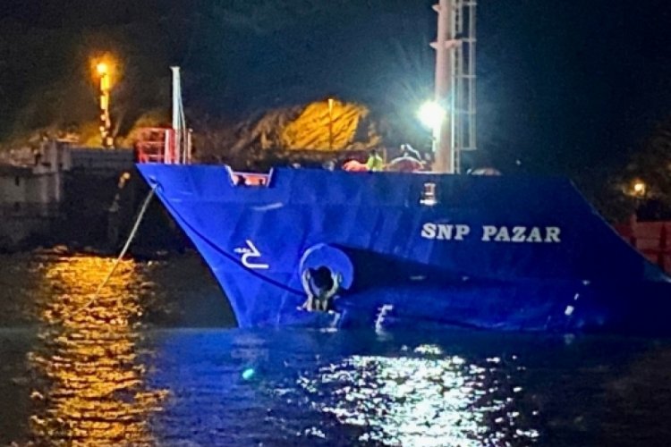 İstanbul Boğazı'nda arızalanan kargo gemisi Ahırkapı Demir Sahası'na &ccedil;ekildi