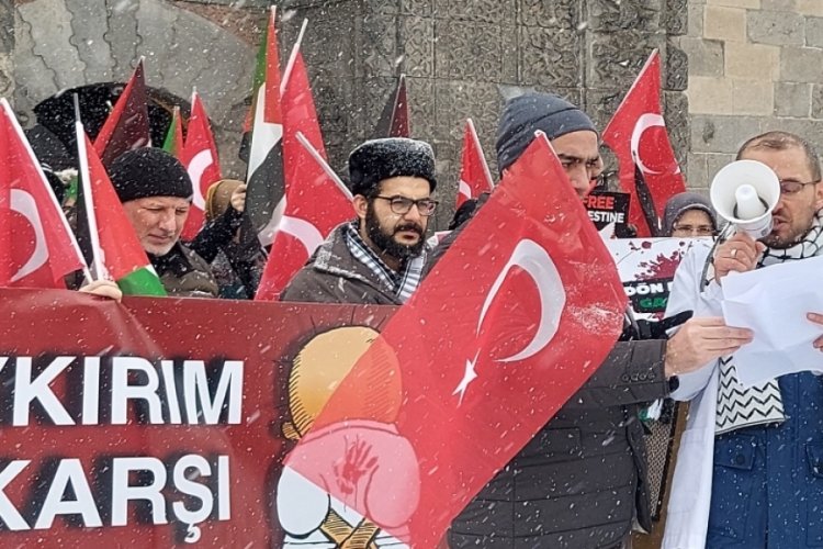 Erzurum'da doktorlar Gazze i&ccedil;in y&uuml;r&uuml;d&uuml;