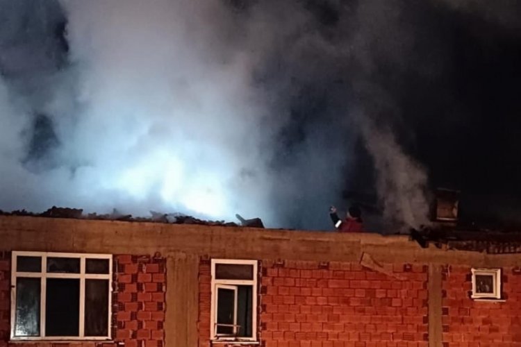 Kastamonu'da k&ouml;yde &ccedil;ıkan yangında 2 katlı ev k&uuml;le d&ouml;nd&uuml;