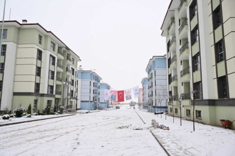 Malatya'da deprem konutlarının yol yapım &ccedil;alışması devam ediyor