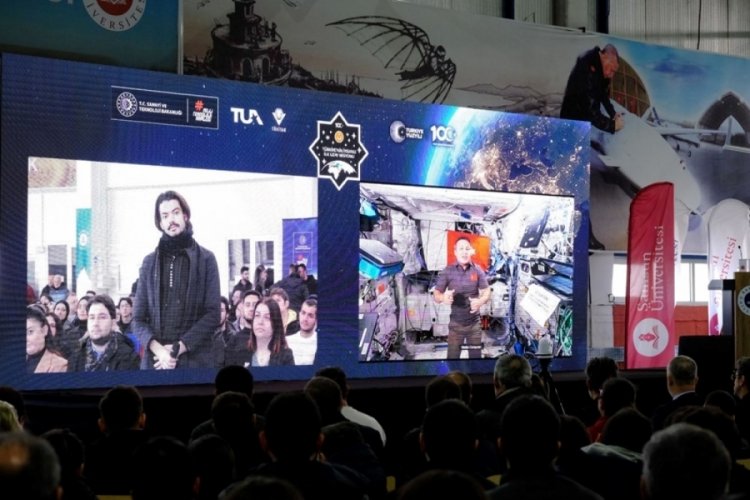 Alper Gezeravcı uzaydan Samsun'a bağlandı: &Ouml;ğrencilerin sorularını yanıtladı