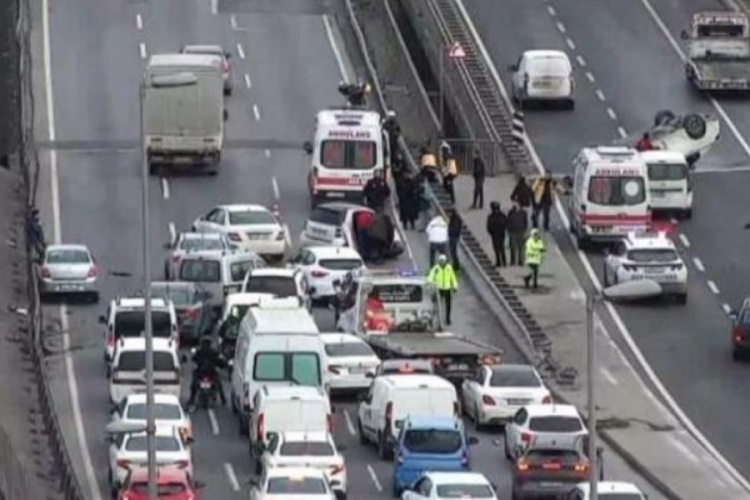 İstanbul'da 5 ara&ccedil; birbirine girdi!