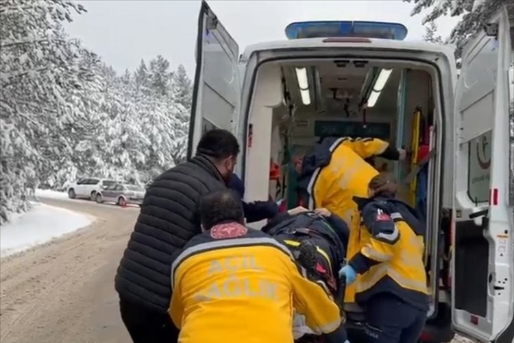 Kazaya m&uuml;dahale eden jandarma personeline cip &ccedil;arptı!