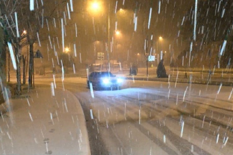 İstanbul'un 3 il&ccedil;esinde kar yağışı başladı