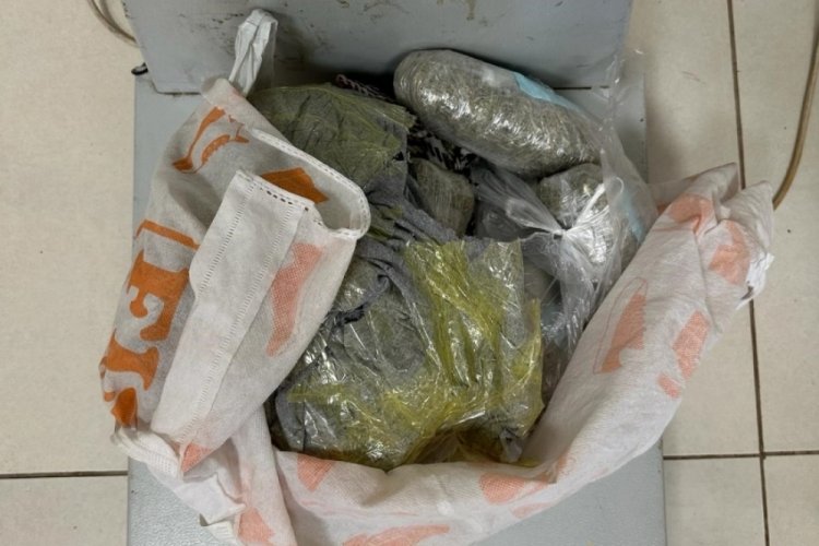 Van'da 2 kilo 701 gram esrar ele ge&ccedil;irildi