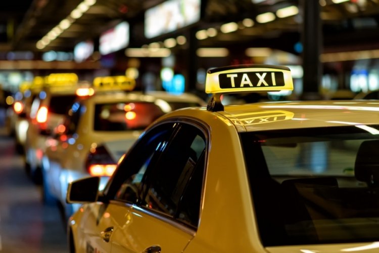 Adana'da sigara i&ccedil;me diye uyaran taksiciyi vurdu