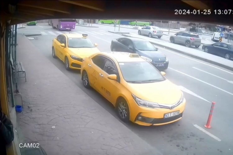 Kocaeli'nde g&uuml;vercine otomobil &ccedil;arptı!