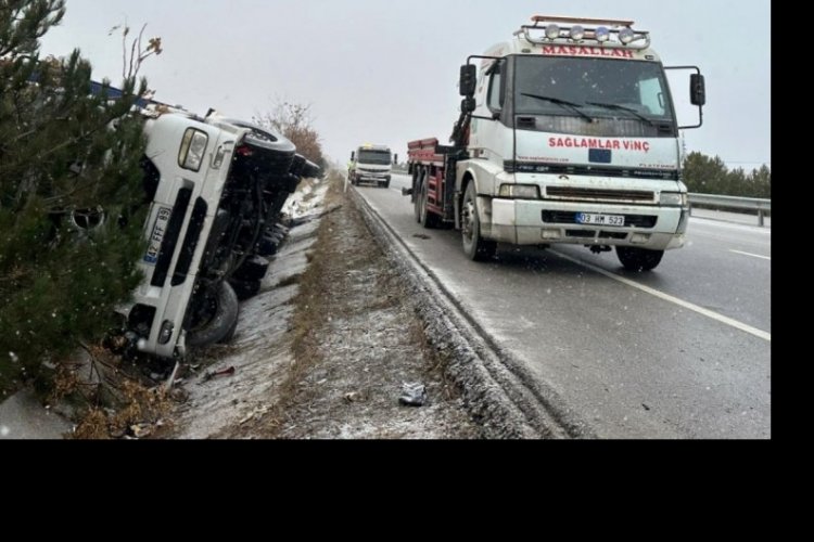 Afyonkarahisar'da bira y&uuml;kl&uuml; tır ref&uuml;je devrildi