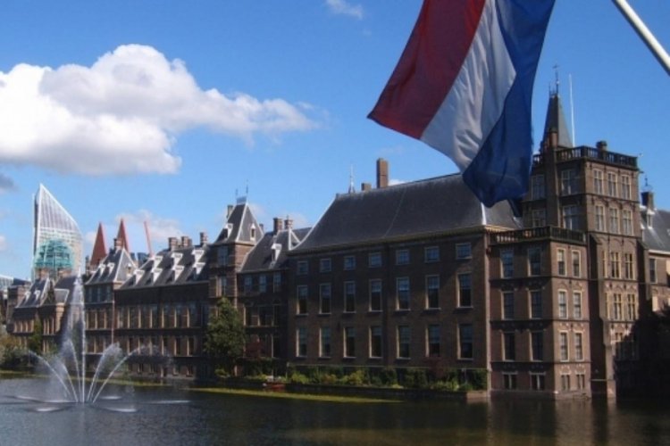 Hollanda'da Kur'an'ın tahrip edilmesinin yasaklanması i&ccedil;in eylem planı