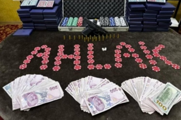 İzmir'de kumar oynarken yakalanan 13 kişiye 83 bin 525 TL ceza
