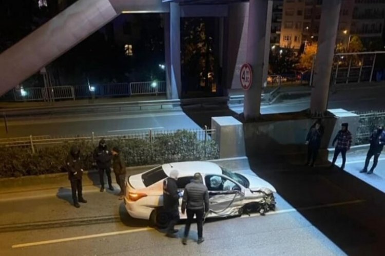 İzmir'de feci kaza! 2 &ouml;l&uuml;