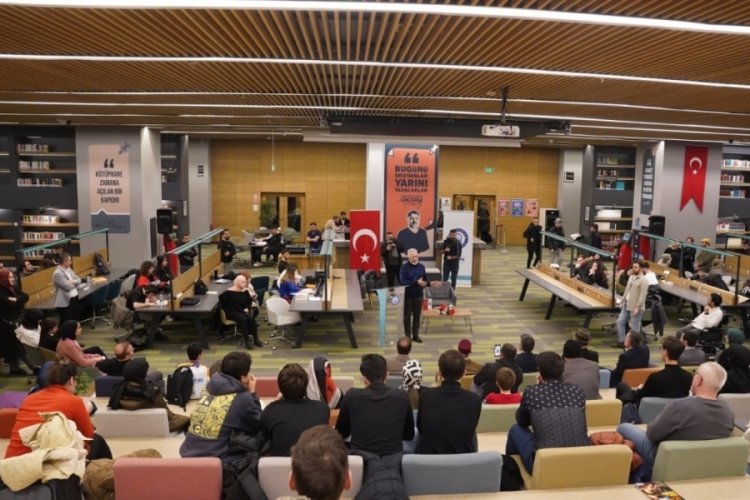 Bursa Yıldırım'da &uuml;nl&uuml; yazarlar ve şairler gen&ccedil; okurlarıyla bir araya geldi
