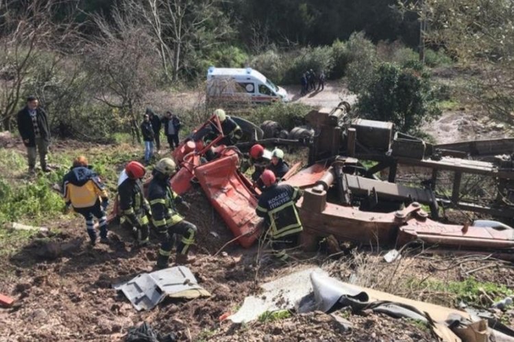 Kocaeli'de u&ccedil;uruma yuvarlanan vin&ccedil; y&uuml;kl&uuml; kamyon parampar&ccedil;a oldu: 1 &ouml;l&uuml;