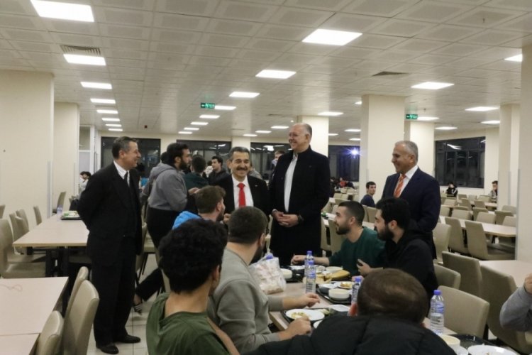 Kırklareli Valisi Ekici, KYK'da kalan &ouml;ğrencilerle buluştu