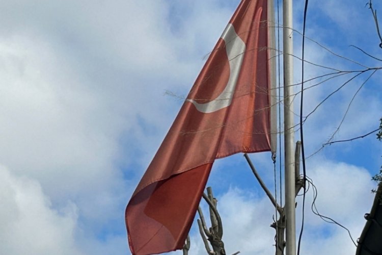 Eskişehir'de T&uuml;rk bayrağının hali tepkiye sebep oldu!