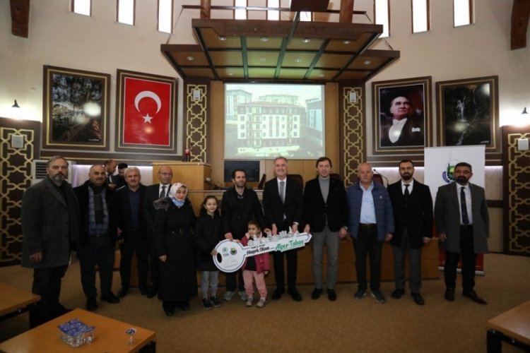 Bursa İneg&ouml;l'de TOKİ 3. Etap 805 konutun ilk anahtarları hak sahiplerine teslim edildi