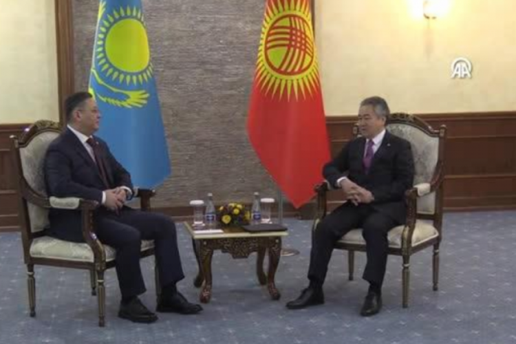 Kırgızistan ve Kazakistan Dışişleri Bakanları Bişkek'te bir araya geldi
