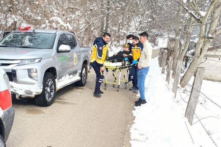 Bolu'da trakt&ouml;r altında kalan kişi ormancılar tarafından kurtarıldı