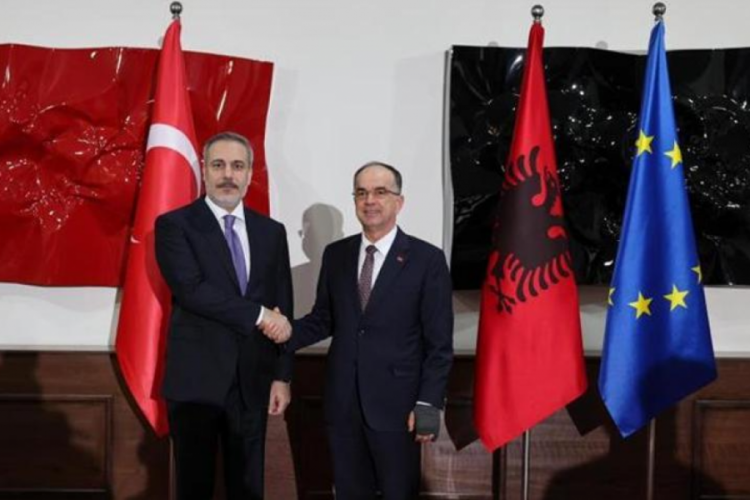 Bakan Fidan, Arnavutluk Cumhurbaşkanı Begaj ile bir araya geldi