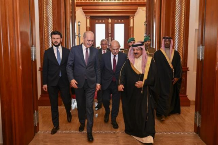 Numan Kurtulmuş, Bahreyn Kralı Al Khalifa ile g&ouml;r&uuml;şt&uuml;
