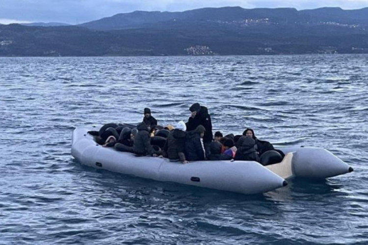 &Ccedil;anakkale'de 37 ka&ccedil;ak g&ouml;&ccedil;men kurtarıldı