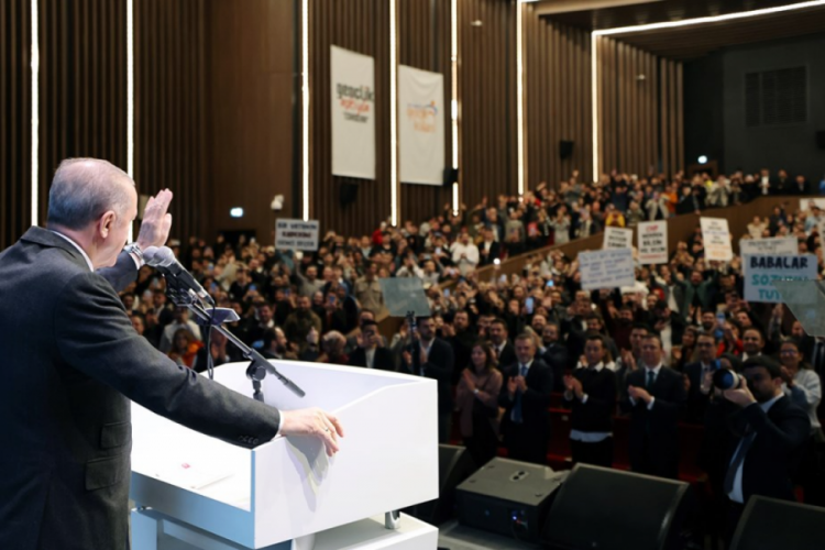 Cumhurbaşkanı Erdoğan, Eskişehir'de gen&ccedil;lerle buluştu