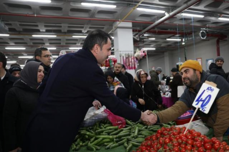 Murat Kurum, pazar esnafı ve vatandaşlarla buluştu