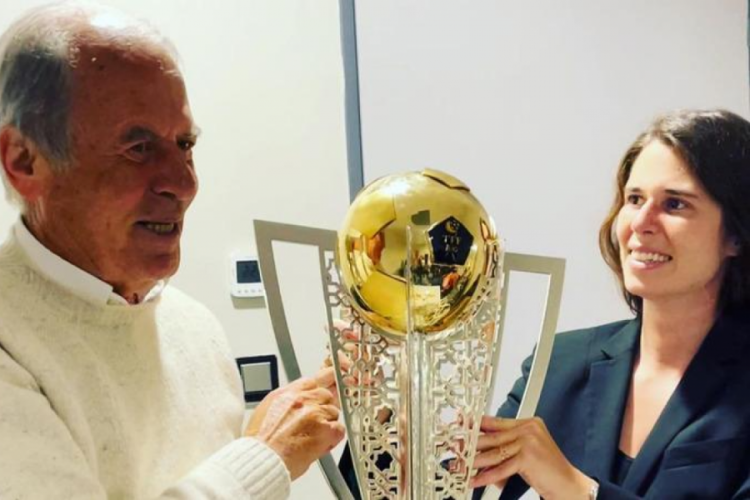 Mustafa Denizli'nin kızı Lal Denizli, CHP'nin &Ccedil;eşme Belediye Başkan adayı oldu