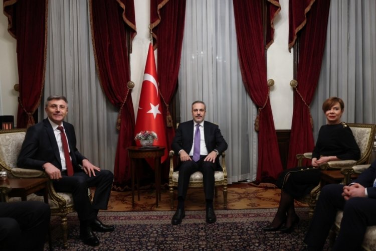 Bakan Fidan, H&Ouml;H Genel Başkanlığından istifa eden Karadayı ile g&ouml;r&uuml;şt&uuml;