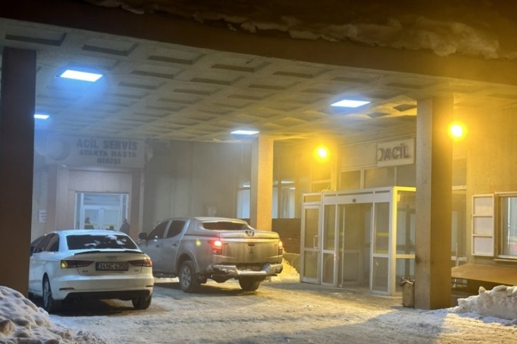Hakkari'de &ccedil;ığ b&ouml;lgesindeki &ccedil;alışmalarda ekip şefi 10 metre y&uuml;ksekten d&uuml;şt&uuml;!